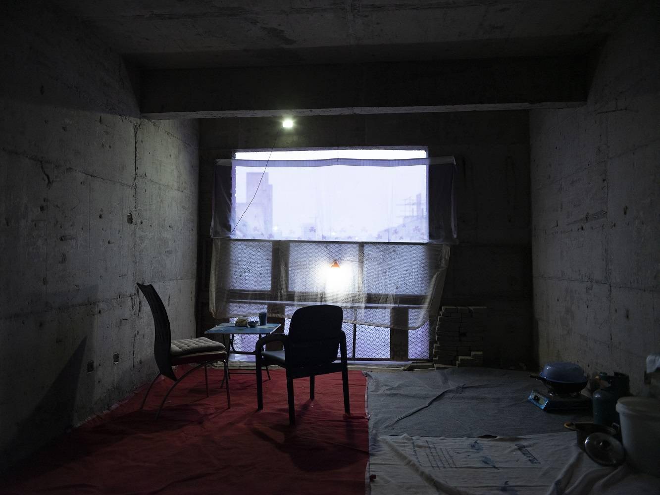 为何突破生存底线住进烂尾楼单亲妈妈身背房贷租不起房