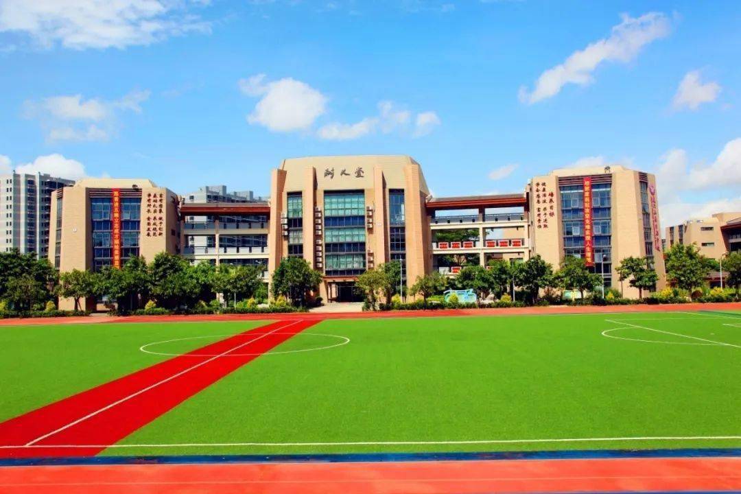 厦门五缘实验学校是厦门市委,市政府于本世纪初为推进义务教育均衡