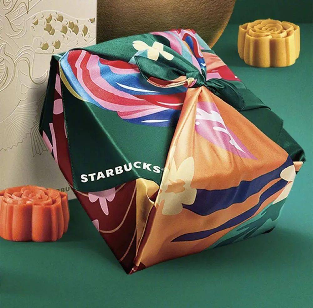 星巴克再出全新秋季月兔星杯兔子卖萌的包装设计太绝了