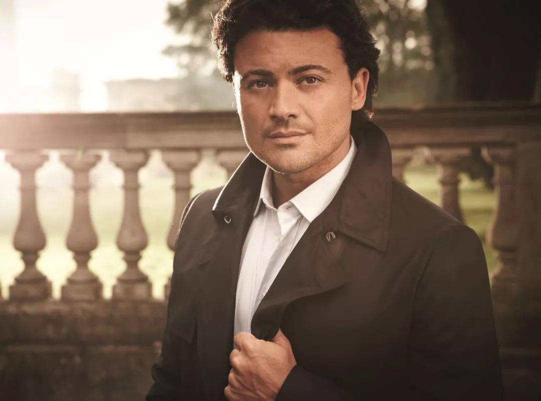 美声|男高音维托里奥·格里高洛演唱"偷洒一滴泪"选自歌剧《爱的甘醇