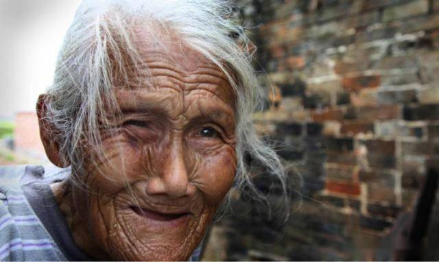 故事苦娘苦了一辈子儿子在哪里呢