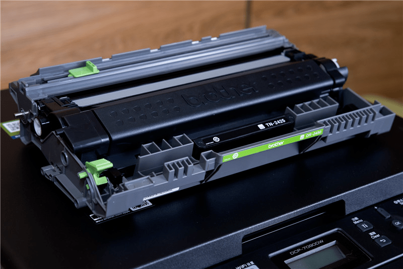 小企业新办公试用兄弟dcp7090dw无线多功能激光打印机