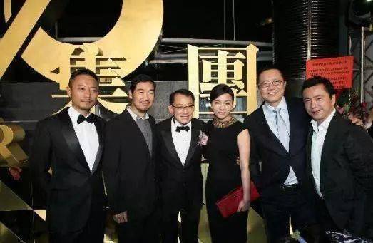 算起来杨受成才是香港娱乐圈最有钱的人,他的财富早就比肩李嘉诚,娱乐
