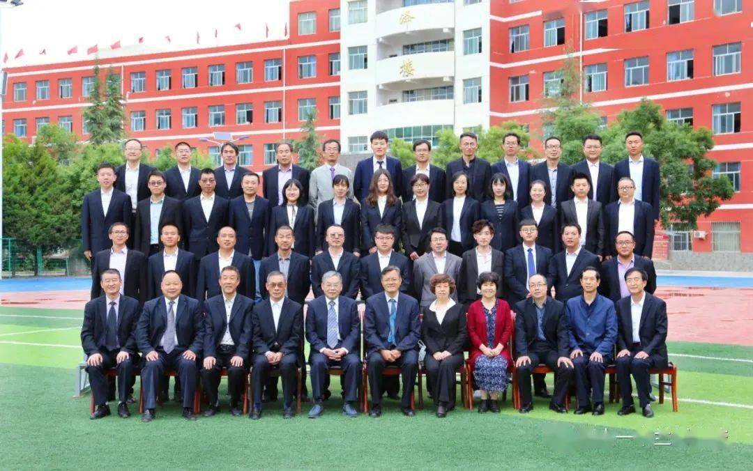 我校高三年级优秀教师合影学校简介衡水第一中学兰州分校是与河北衡水