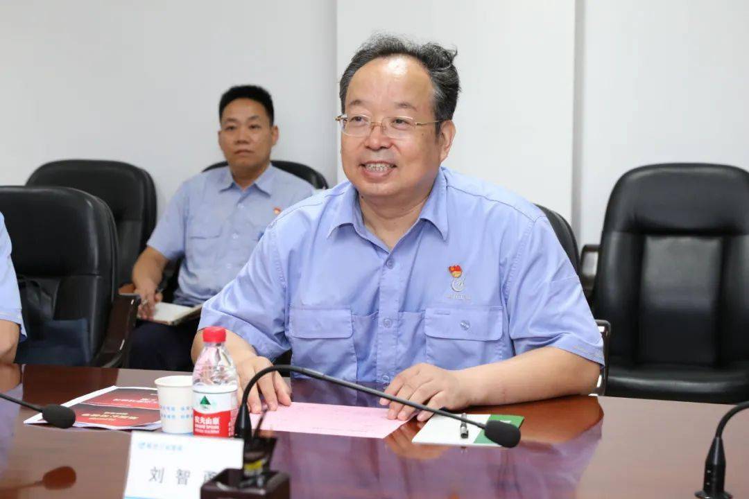 集团公司党组副书记李本正来宝成调研