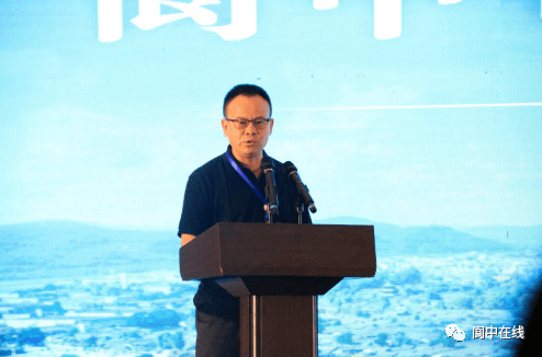 四川省旅行社协会与阆中市文化旅游协会会长杨彩虎签订战略合作协议