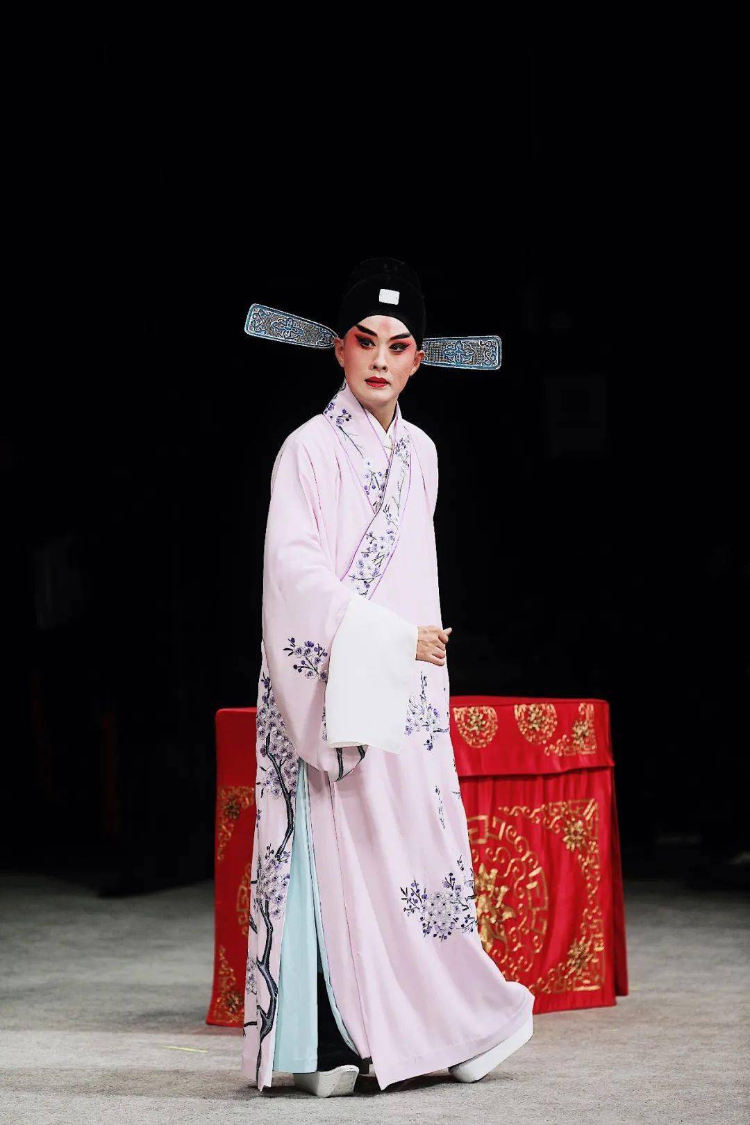 「郗超」的扮演者施夏明认为是郗超内心对社稷苍生的极度关切使其用