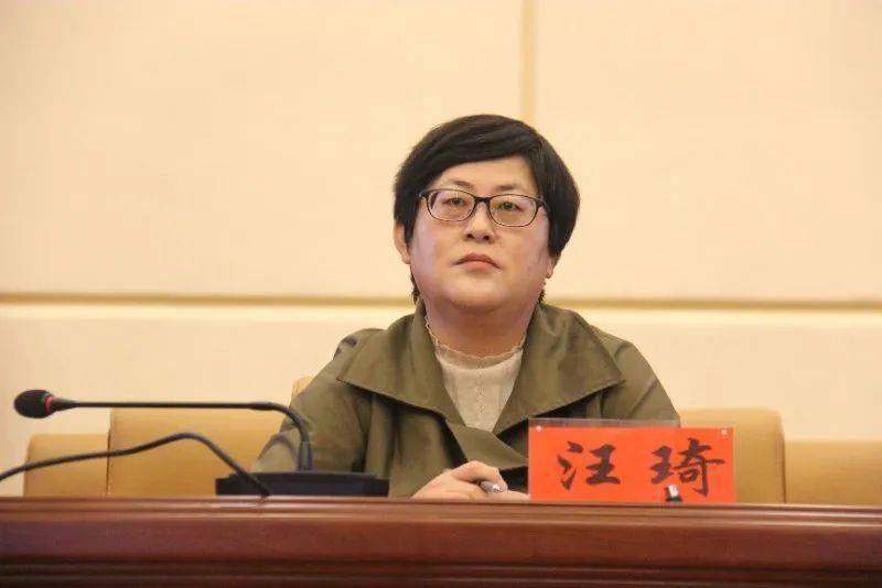 果洛州举办省委十三届八次全会精神巡回宣讲报告会