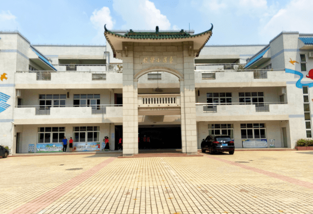 大变身足球场环形跑道桂江二小变得这么美