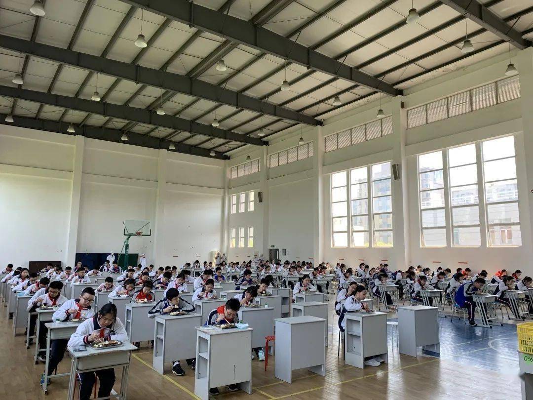 追寻梦想向阳成长上海市张江集团中学民办张江集团学校开学典礼隆重