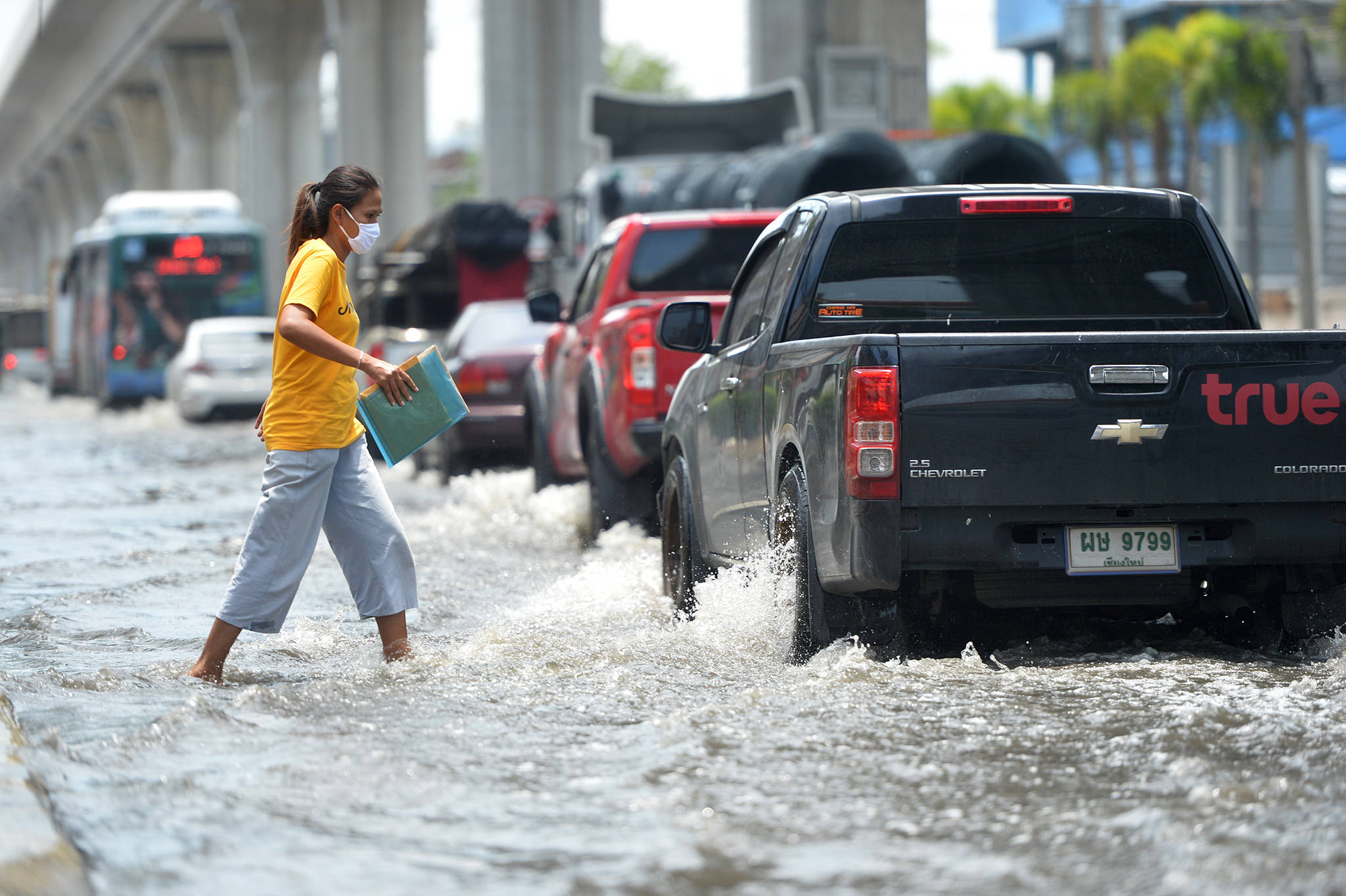 泰国曼谷暴雨导致城市内涝