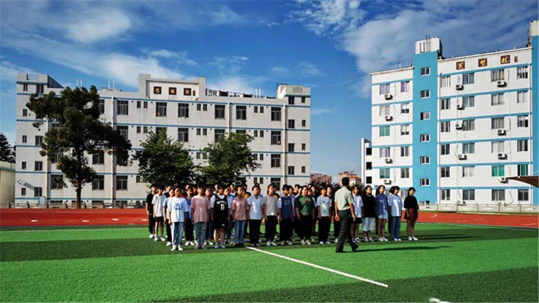 2020年秋五星中学举行新生军训活动