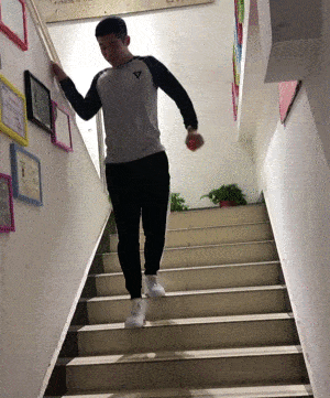 可怕的是练腿后下楼梯 那画风简直.哈哈哈哈哈.