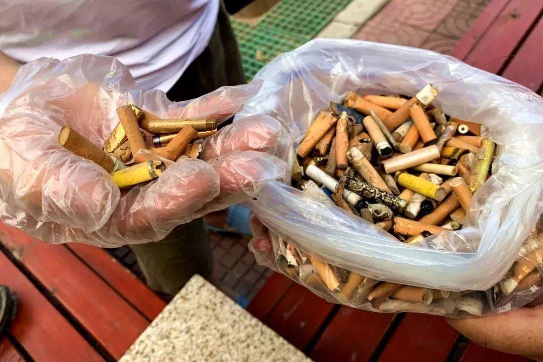 都江堰人捡烟头还能换礼品两全其美还不快来参加