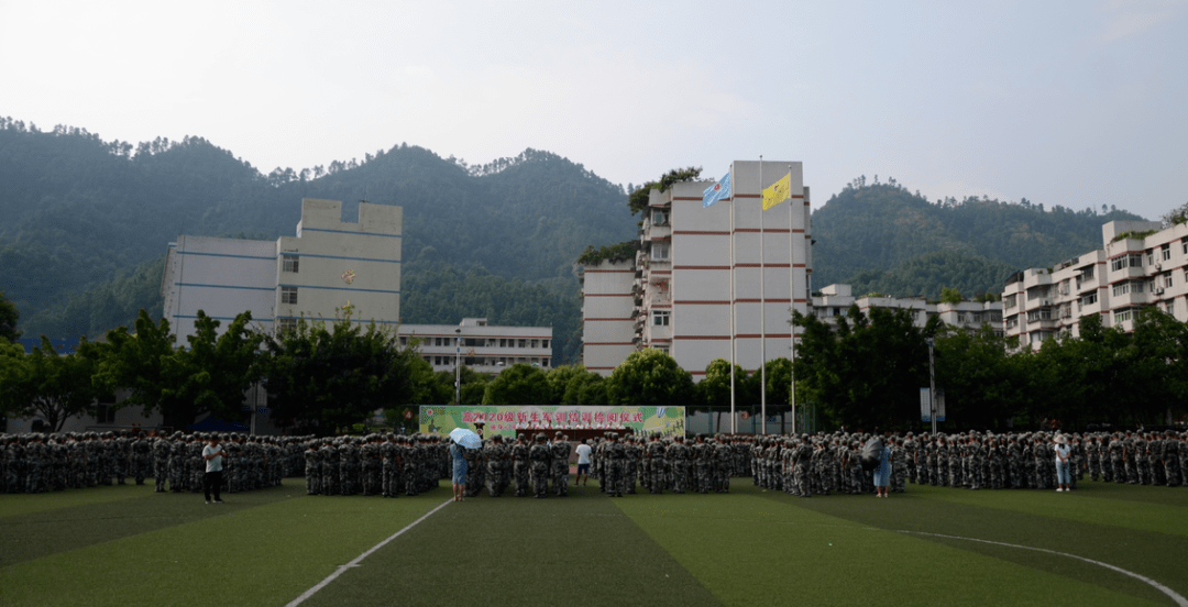 强身心强国防教育展士气展筠中风采高2020级新生军训结训检阅仪式