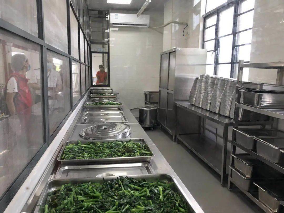 南山区华侨城中学对学校食堂后厨展开检查南山区华侨城中学深坌市
