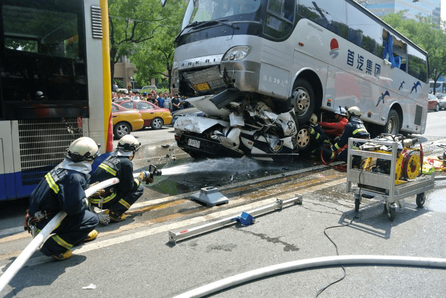 北京隆福大厦火灾图片