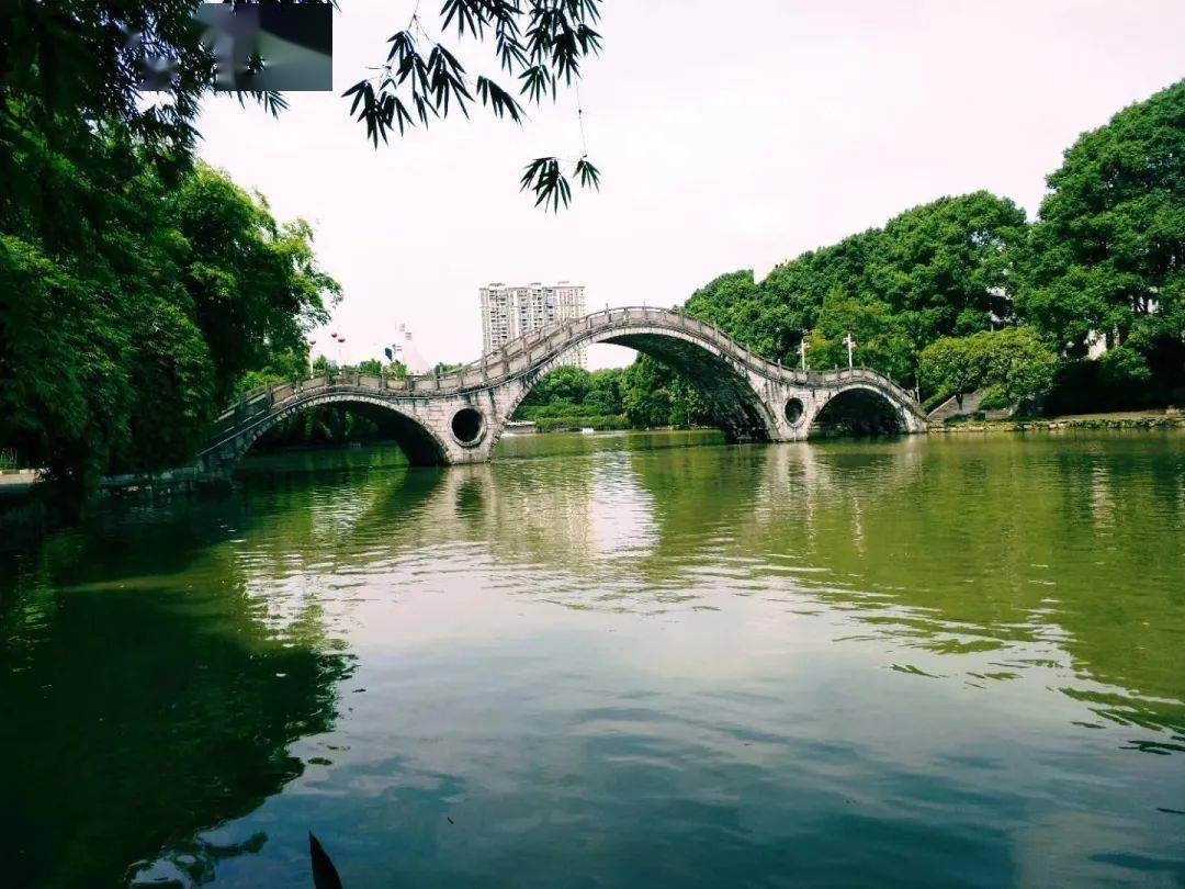 吉首大学"拍了拍"你】的推文风雨湖在上上周就出过一篇叫有没有吉大的