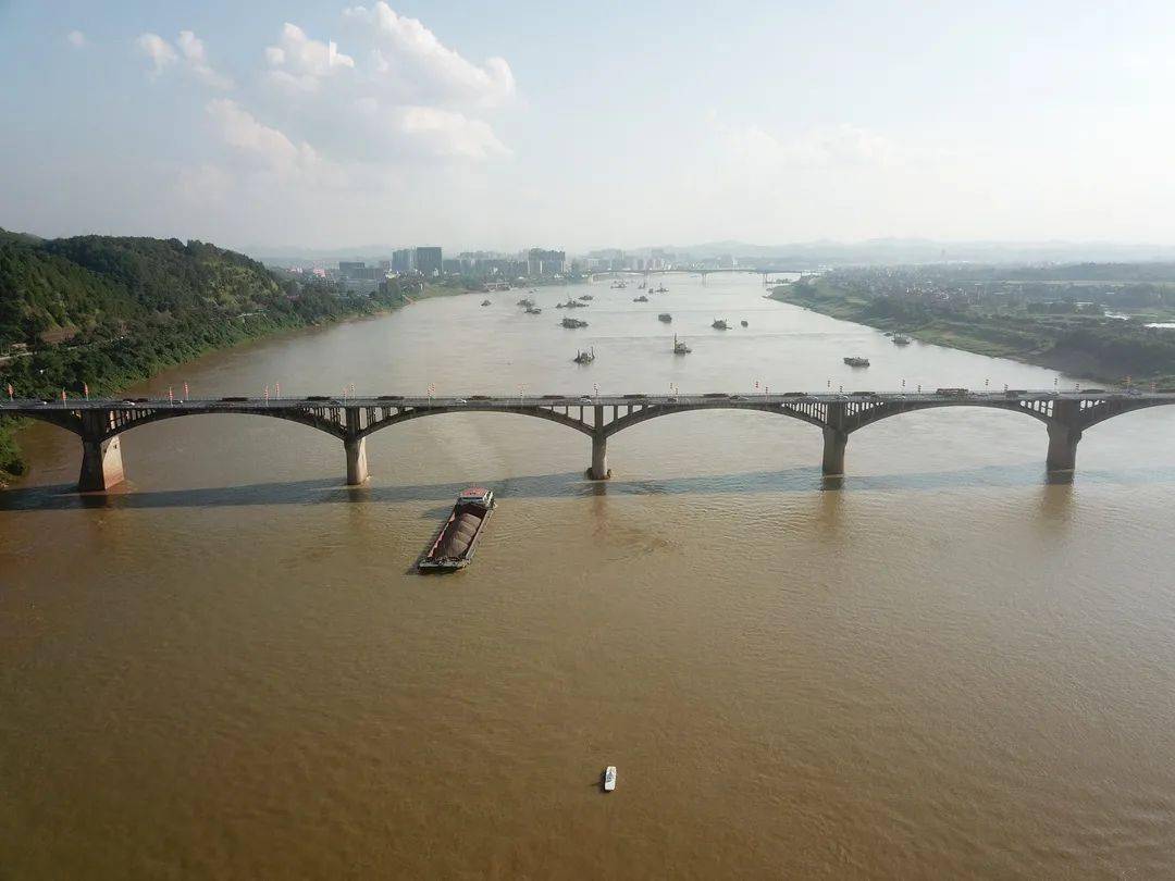 梧州航道养护中心多举措保障西江大桥桥区航道施工与通航安全