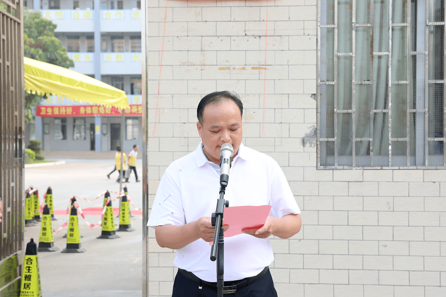 昨日怀集县幸福街道中心小学举行揭牌仪式