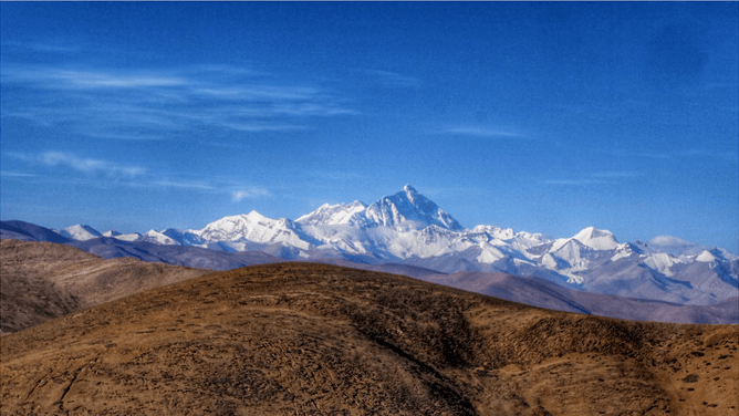 含早,正餐自理住宿:萨迦当地酒店独卫标间(海拔约4330米)早餐后出发