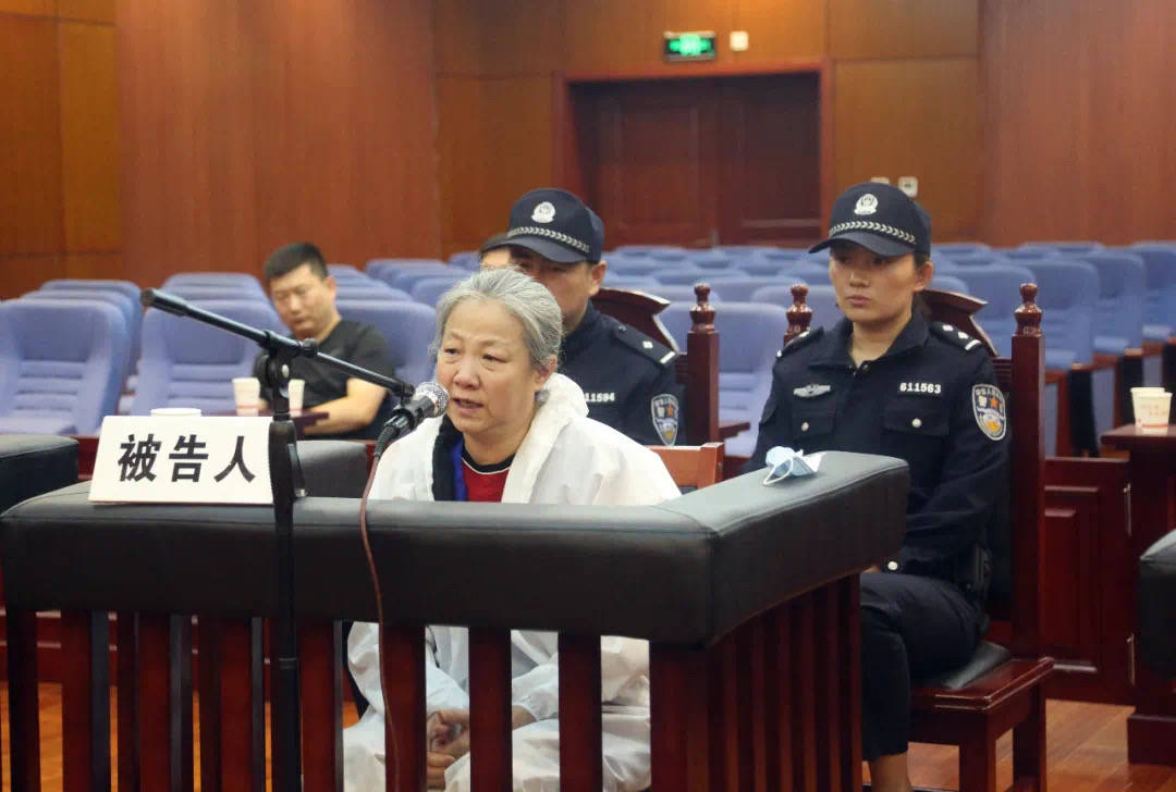 曾收19箱飞天茅台的陕西女官员白雪梅被控受贿180余万
