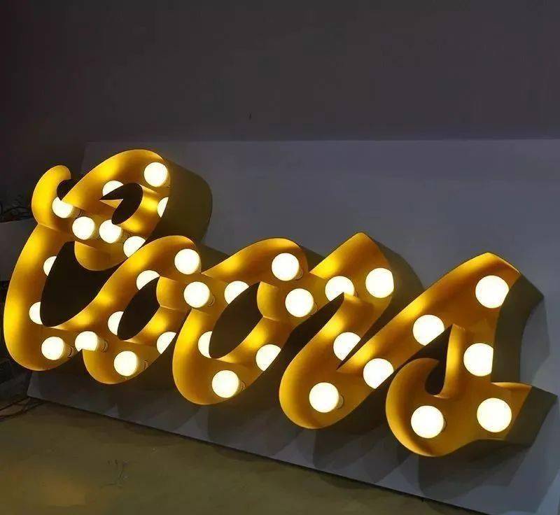 当灯泡发光字遇上浪漫婚礼一场视觉盛宴就开始了