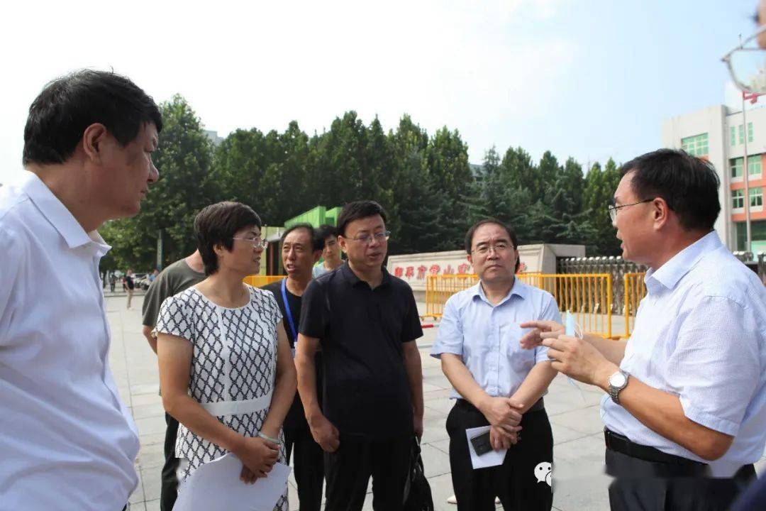 市长胡云江视察学校创城工作