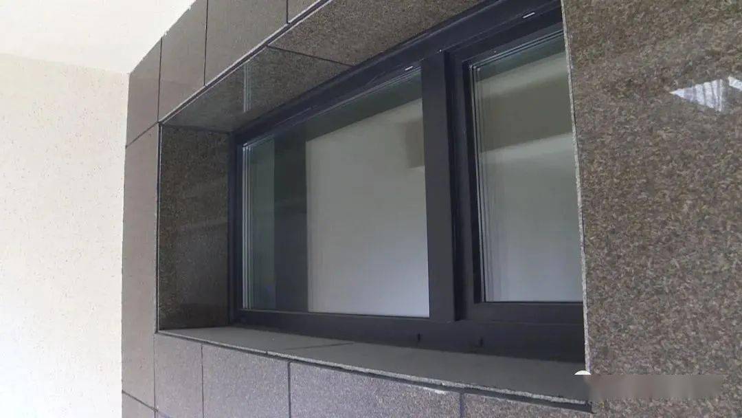 在长春嘉惠燕京府买房"承诺"落地窗,验房时竟变成了"小气窗",业主不干