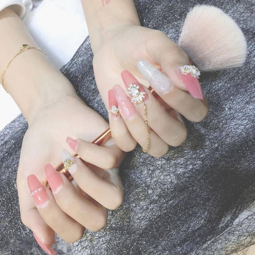 这4款婚甲今年最流行!