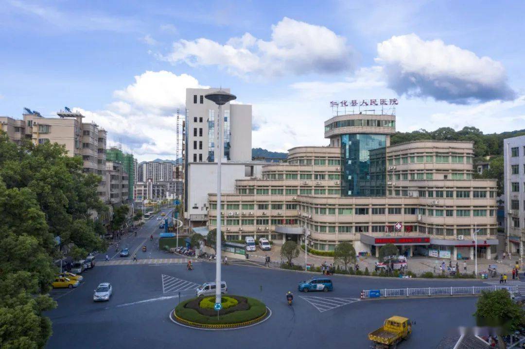 建好,管好,护好,运营好高标准,高水平将仁化县城和乡镇公路以促发展