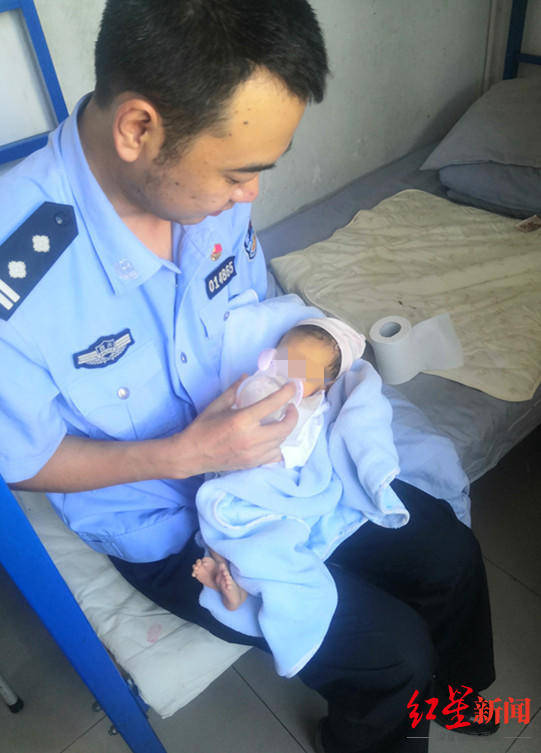 弃婴被带回派出所暂时安置,后被送往医院