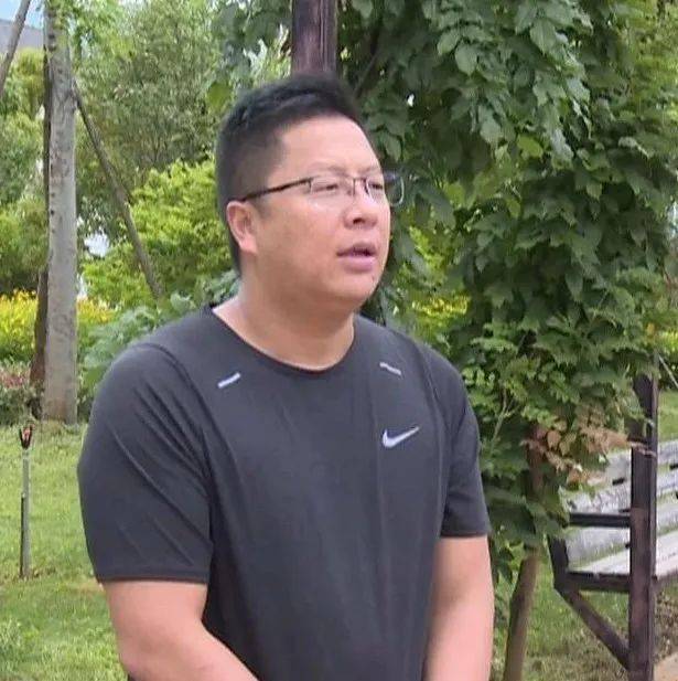 鹤庆县住房城乡建设局副局长 李银江鹤庆县城居民 高秀芬此外,鹤庆县