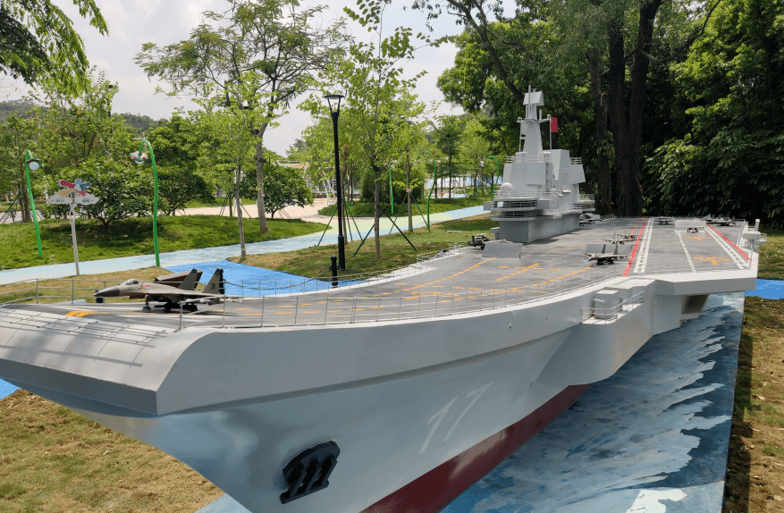 人民解放军海军山东舰,歼-15舰载战斗机模型,《军民鱼水情》主体雕塑