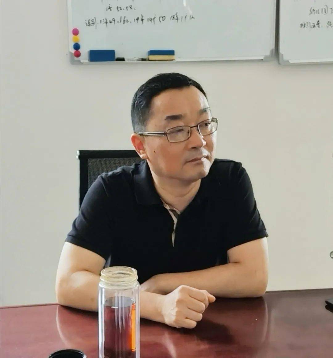 徐卿局长一行调研脱贫攻坚工作_黄香村