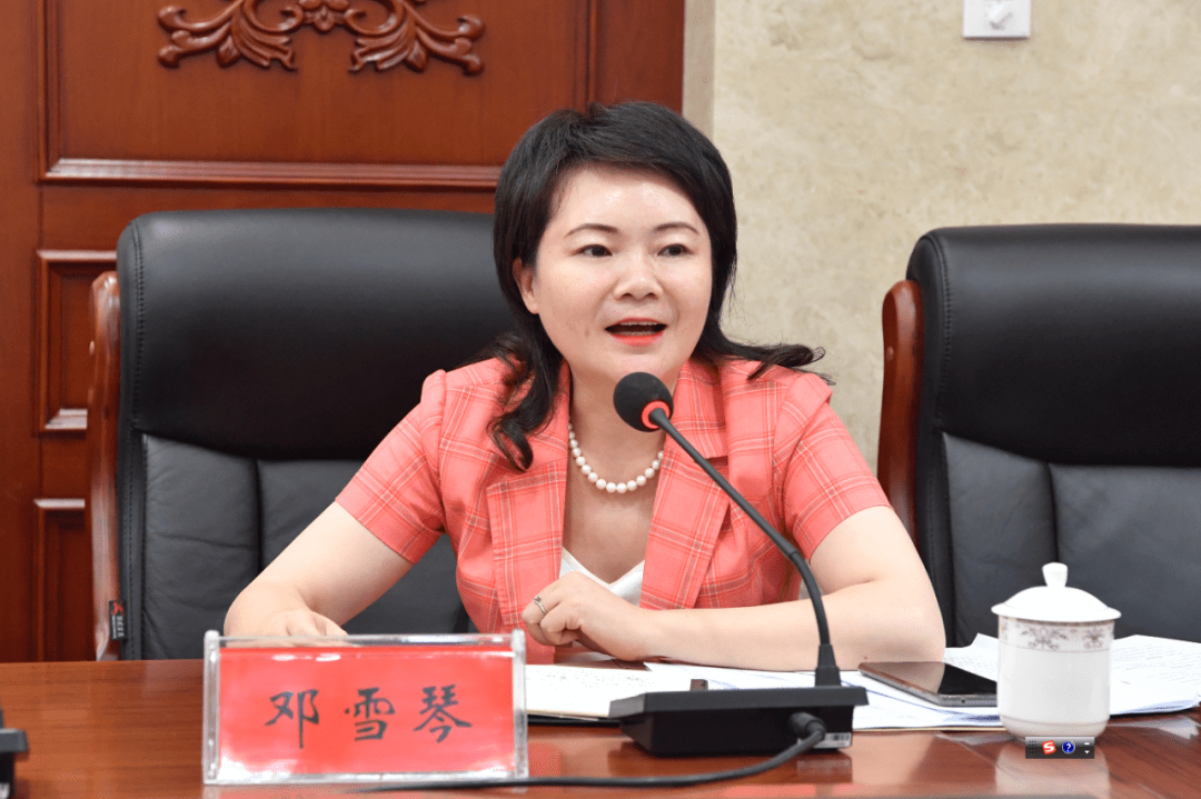 市十七届人大常委会举行第四十三次主任会议