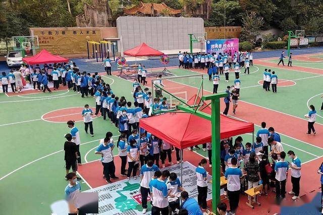 武汉弘桥中学通过游戏引导高一新生更好了解职业生涯