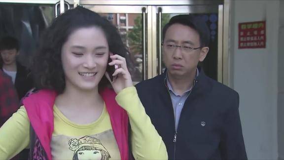 家产高兴偷拿十万块钱存折直接被爸妈抓回家这下惨了