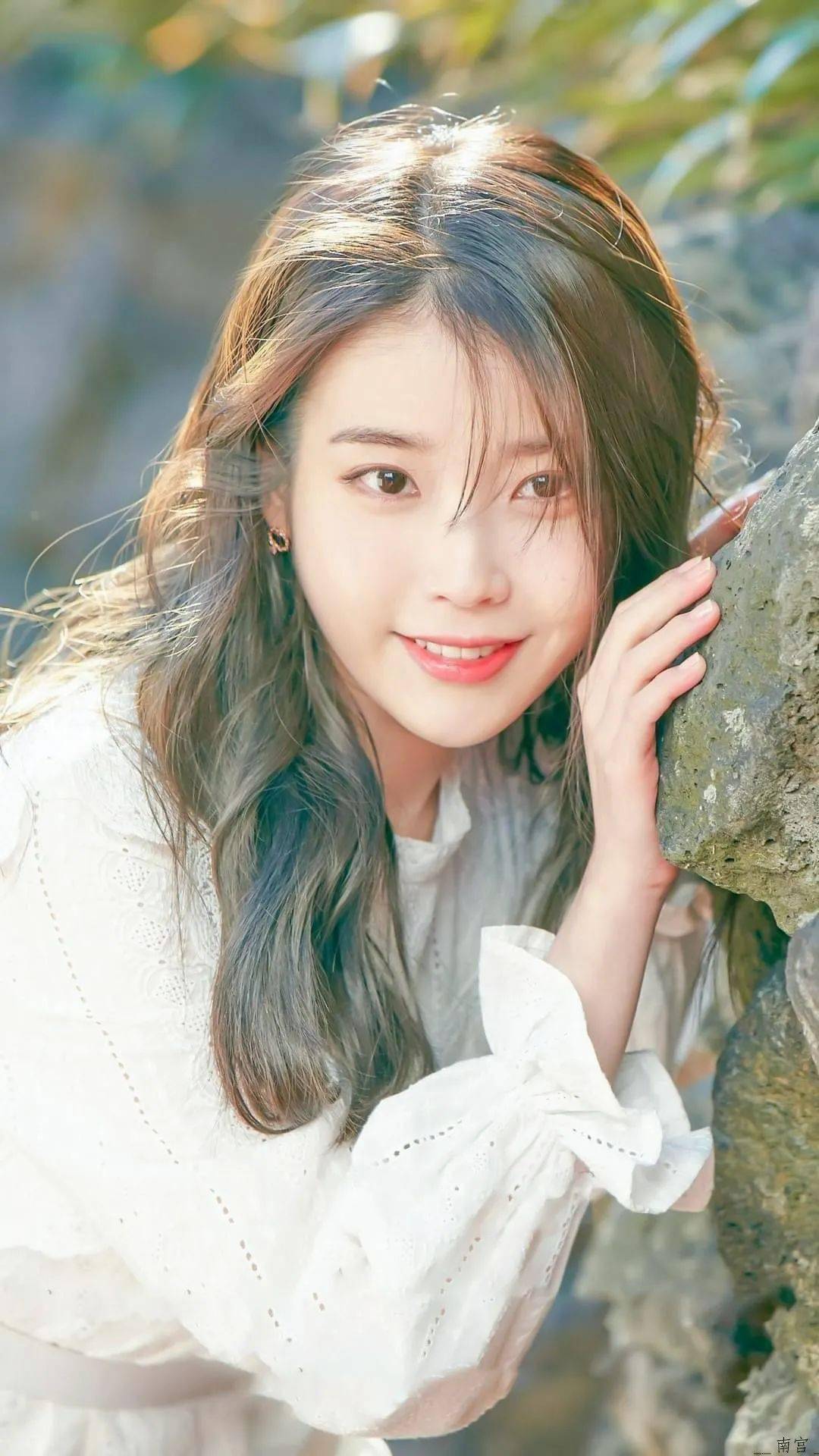 韩国民妹妹iu李知恩定义不同穿搭风格