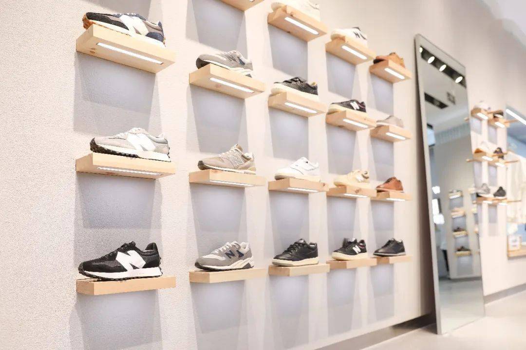 鞋店| 三里屯新开了一间名为「灰色」的球鞋店