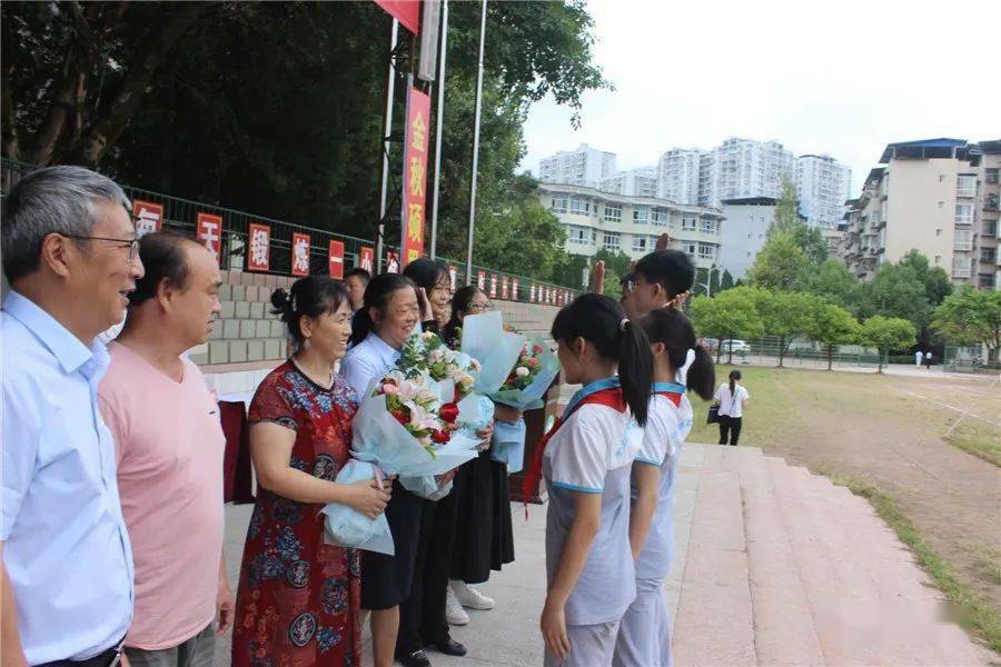 开江中学实验学校举行教师节表扬仪式