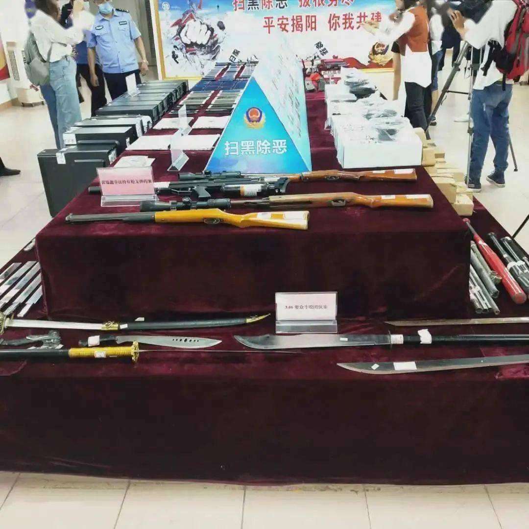 办案民警向南都记者介绍,该涉黑涉恶团伙以普宁市流沙镇南山村陈某武