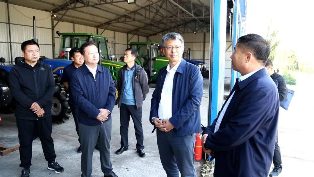 张旭东赴绥棱县克音河乡四井村调研时强调要主动担当善作善成确保高