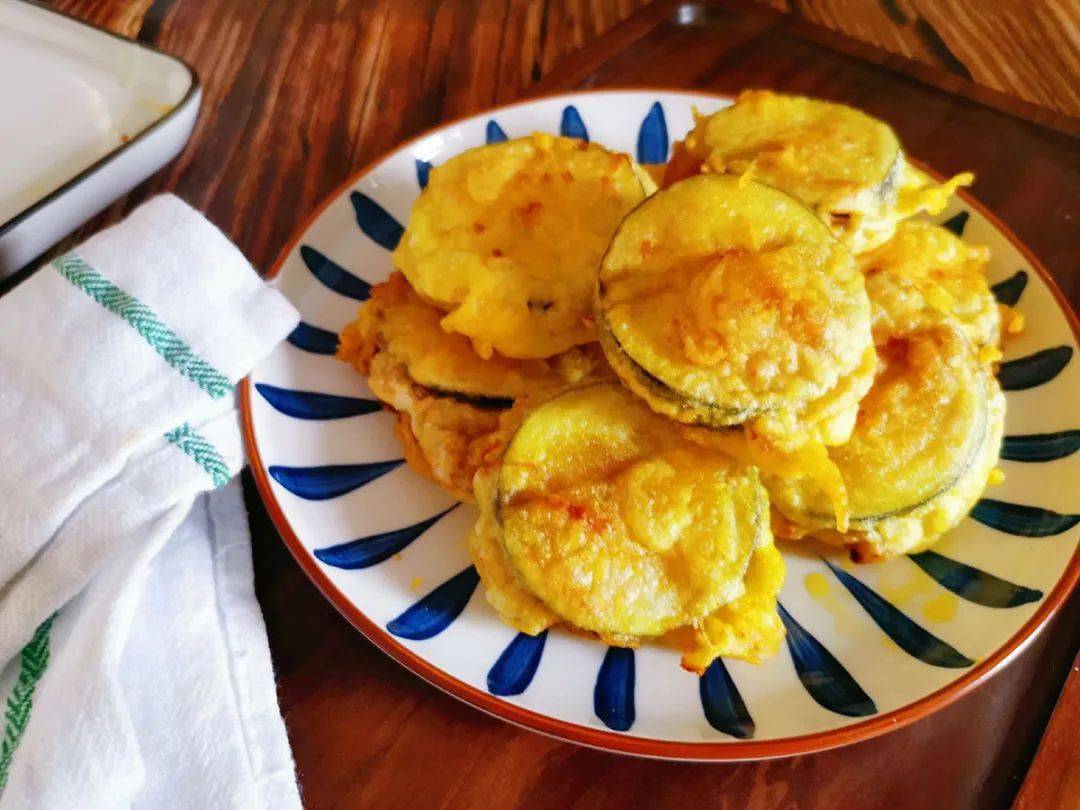 酥脆炸茄盒金黄酥脆鲜香味美