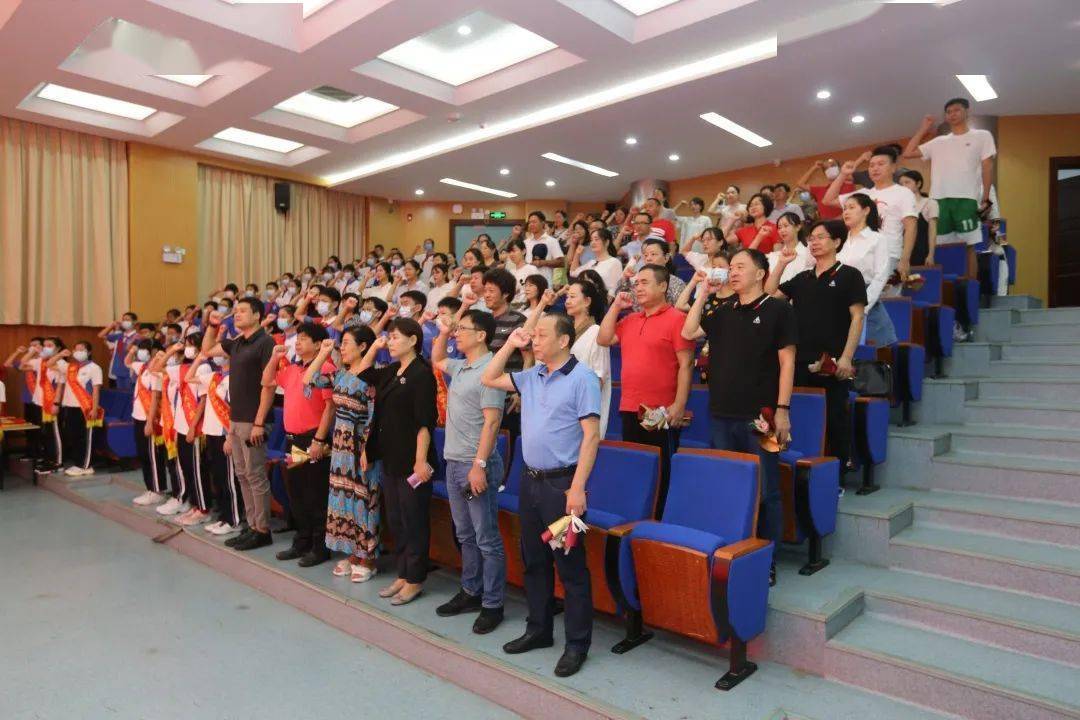 饮其流者怀其源,学其成时念吾师 ——华侨城中学侨城部开展喜迎第36个