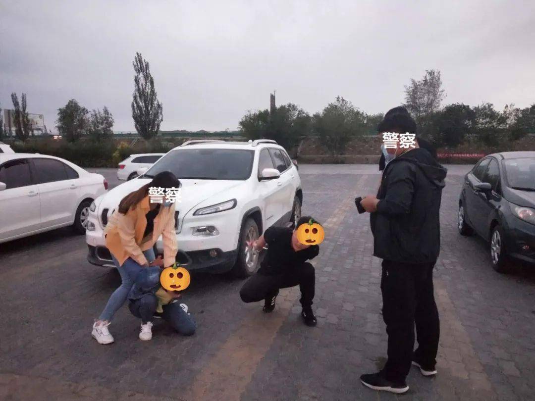 警花抓捕女毒贩,千里追击擒主犯,方便面盒内藏端倪(视频)