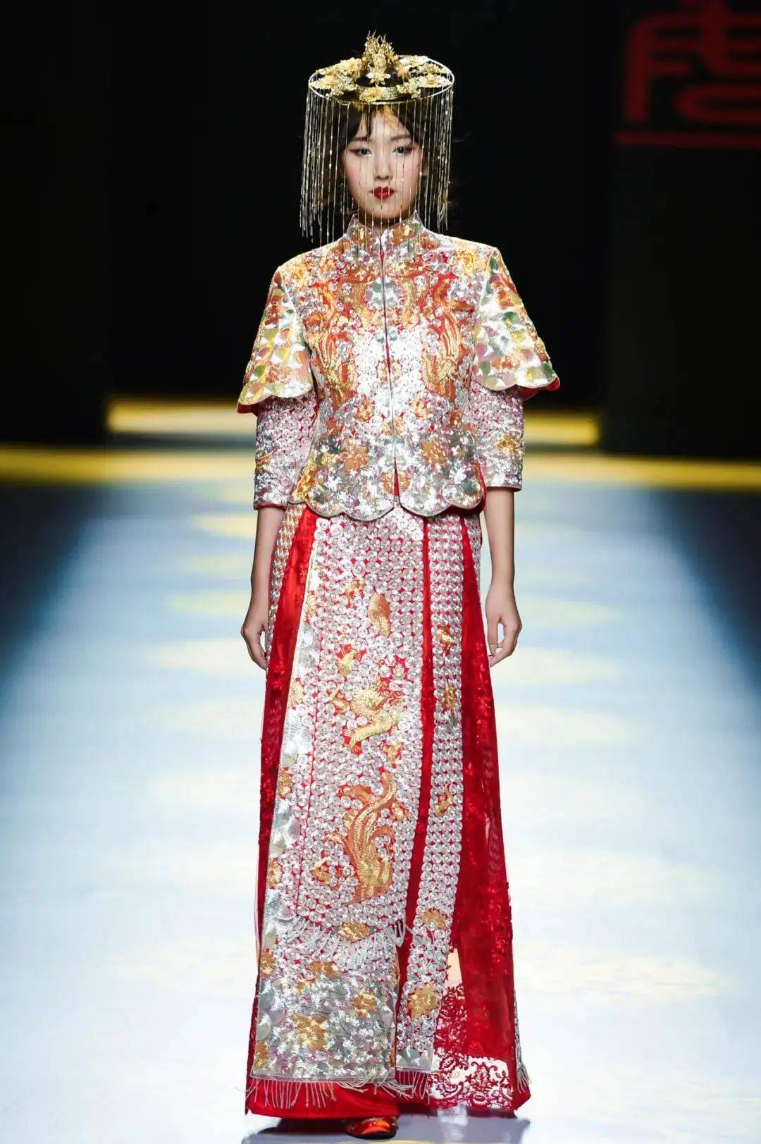 相关链接:广府传统嫁衣—金丝银线绣裙褂来源:花都区文化馆,往期今日