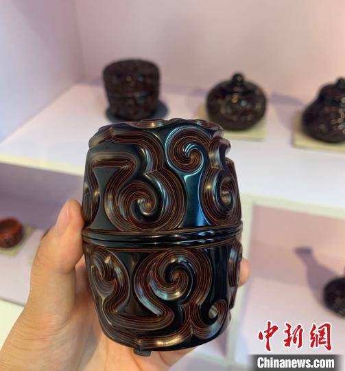 行将远去的剔犀工艺:上百层大漆数年精制难留年轻人