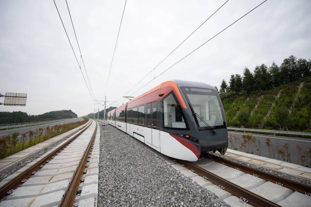 新进展!武夷轻轨开启首次热滑试验