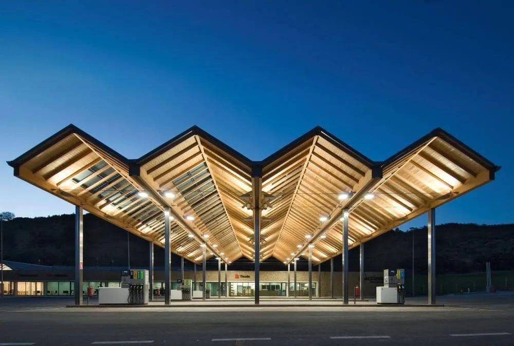 图说世界上8个造型奇葩的加油站